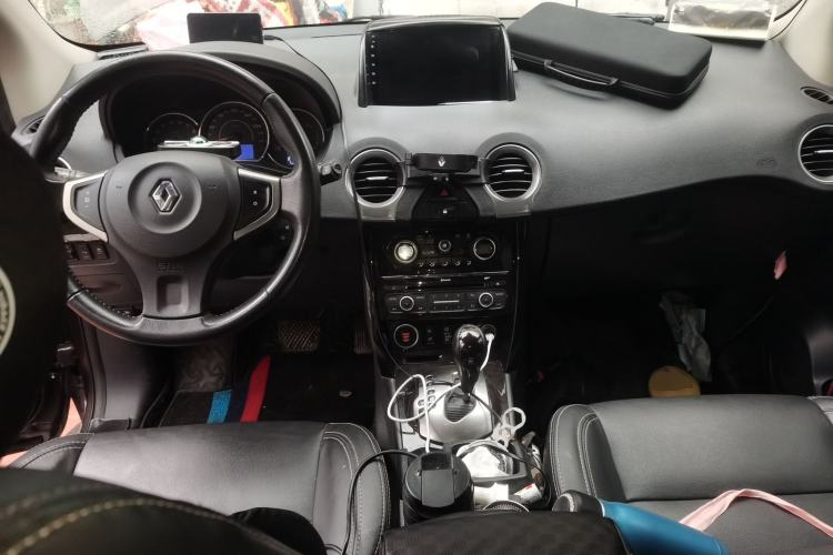 Used Renault Koleos 2014 2.5L 4x4 Comfort Edition Center Console