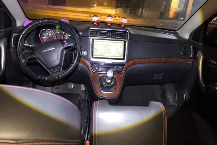 Used Haval H6 2015 Revised Version Sport Edition 1.5T Manual Transmission Two-Wheel Drive Elite Grade Center Console