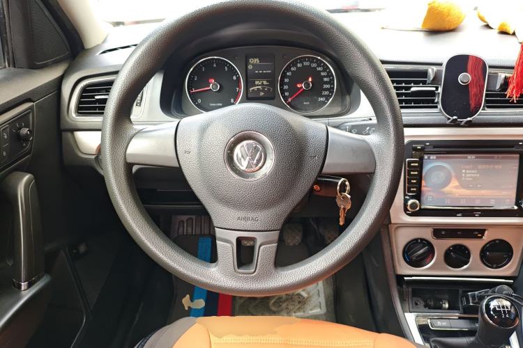 Used Volkswagen Lavida 2013 Restyled Classic 1.6L Manual Comfort Edition