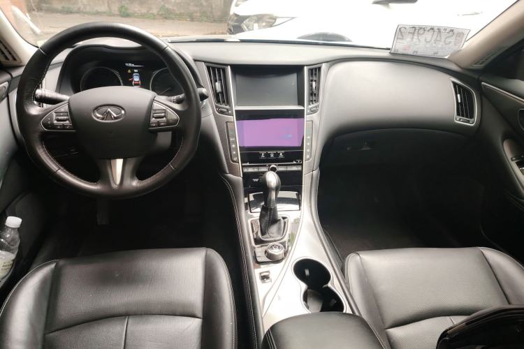 Used Infiniti Q50L 2016 2.0T Enjoyment Edition Center Console