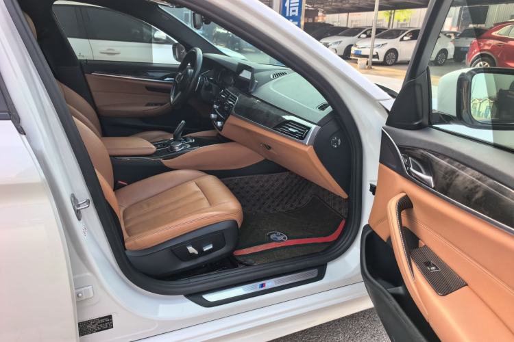 Used BMW 5 Series 2018 530Li xDrive M Sport Package Interior 4