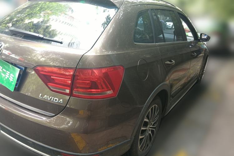 Used Volkswagen Cross Lavida 2014 1.6L Automatic
