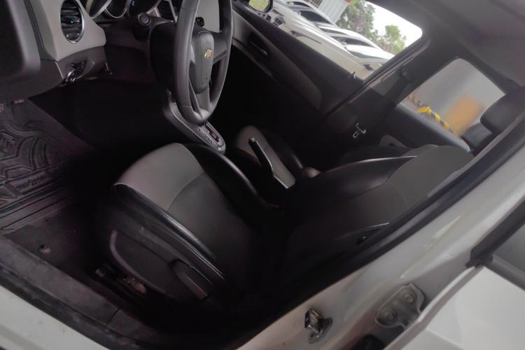 Used Chevrolet Cruze 2013 1.8L SE AT Left Front Seat