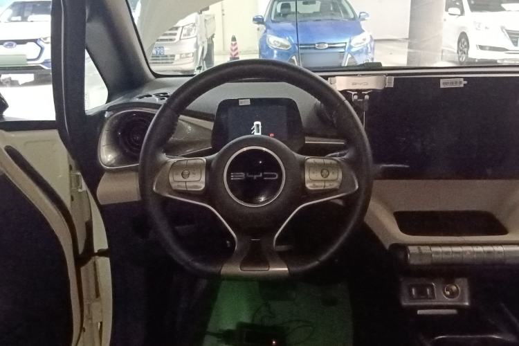 Used BYD Dolphin 2023 420 km Fashion Edition
