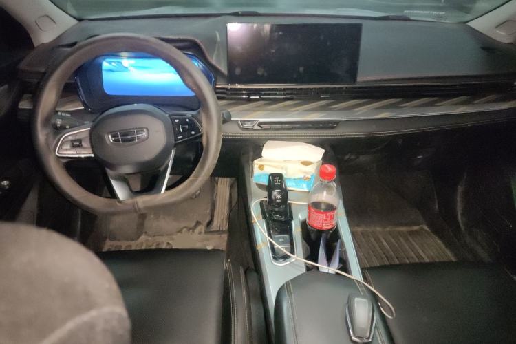 Used Geely Auto Emgrand L HiP 2022 1.5TD-DHT Pro 100KM Super Clean Center Console