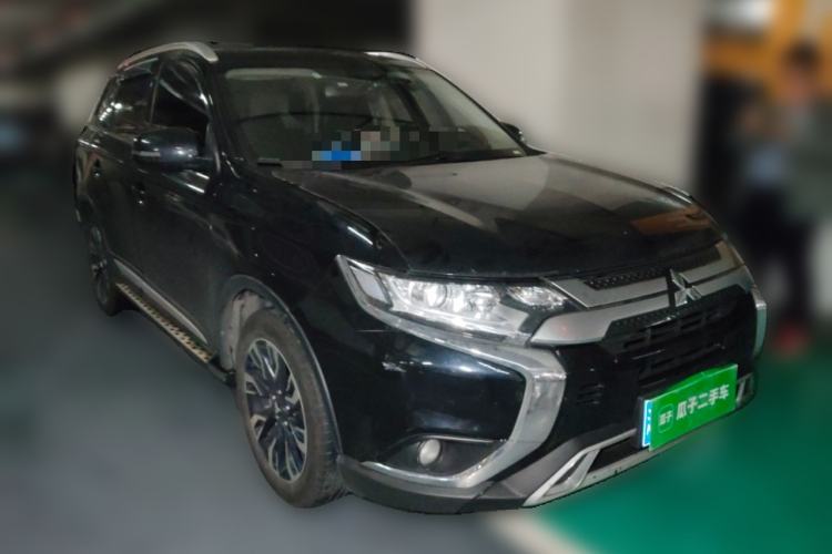 Used Mitsubishi Outlander 2020 2.0L Two-Wheel Drive Enjoyment Version 5 Seats Front Right 45 Deg
