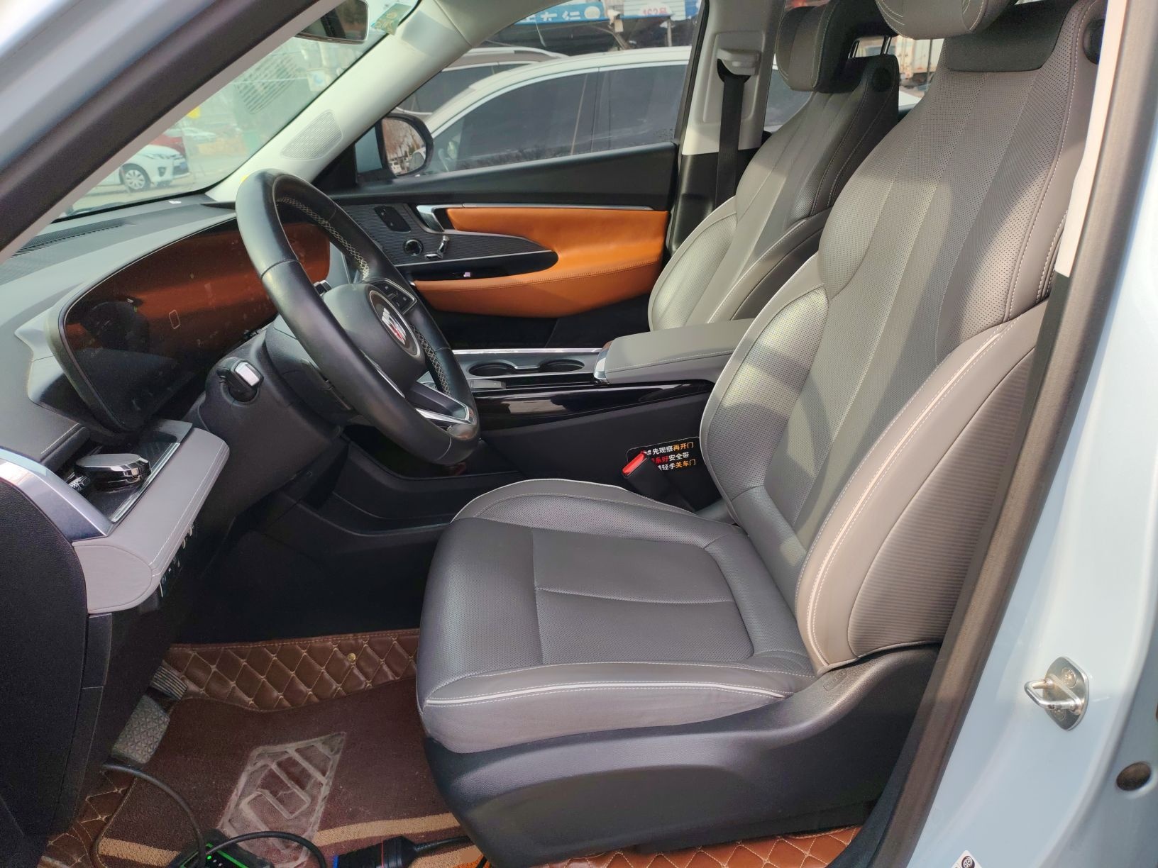 Переднее сиденье в автомобиле