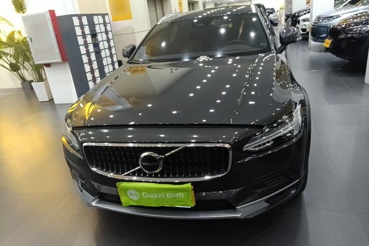 Used Volvo V90 2024 Cross Country B5 AWD Smart Range Edition
