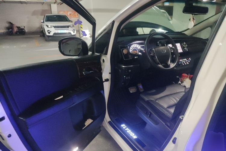 Used Honda Elysion 2016 2.4L Luxury Edition
