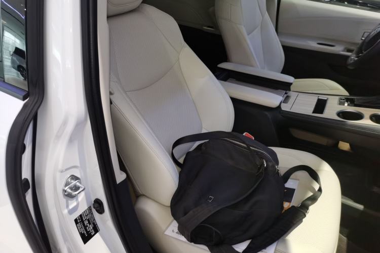 Used Toyota Sienna 2026 Model 2.5L Dual-Engine Four-Wheel-Drive Prestige Edition