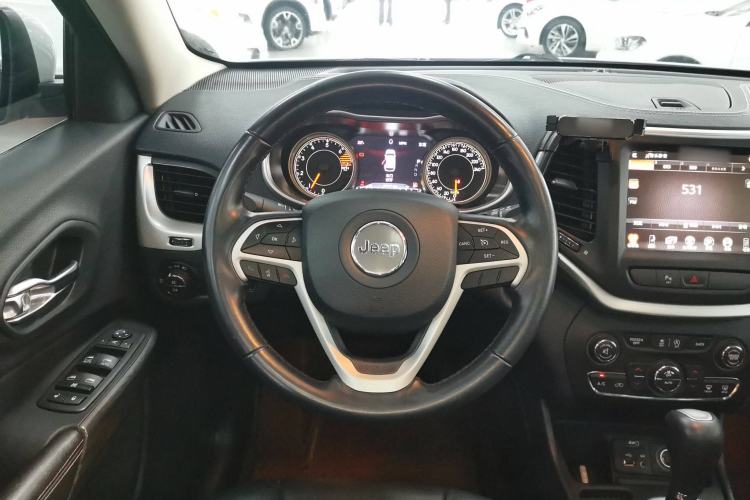 Used Jeep Cherokee 2020 2.0L Two-Wheel Drive Classic Sports Edition