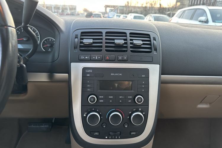 Used Buick GL8 2014 2.4L Executive Edition
