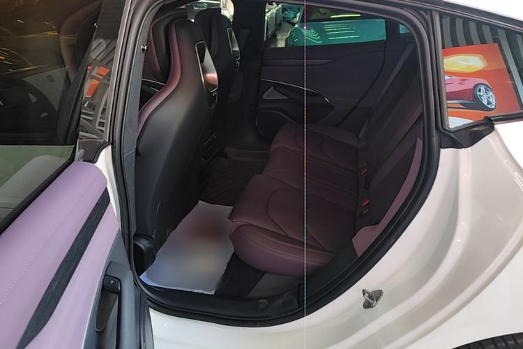 Used Xiaomi Auto SU7 2024 Four-Wheel Drive Ultra-Long Range Advanced Intelligent Driving Max Edition

