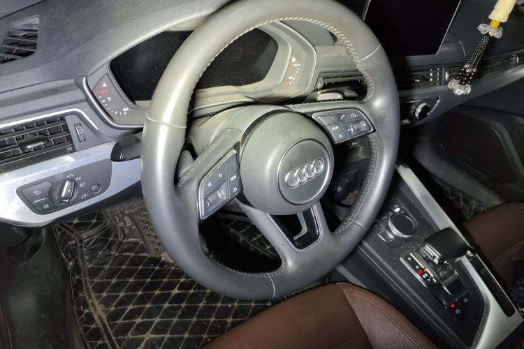 Used Audi A4L 2018 30th Anniversary Edition 40 TFSI Fashion Model
