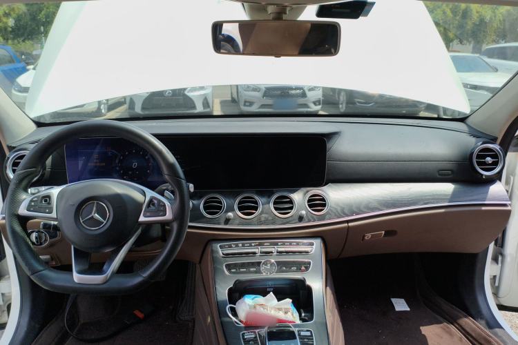 Used Mercedes-Benz E-Class 2018 Facelift E 200 L Sport Edition Center Console