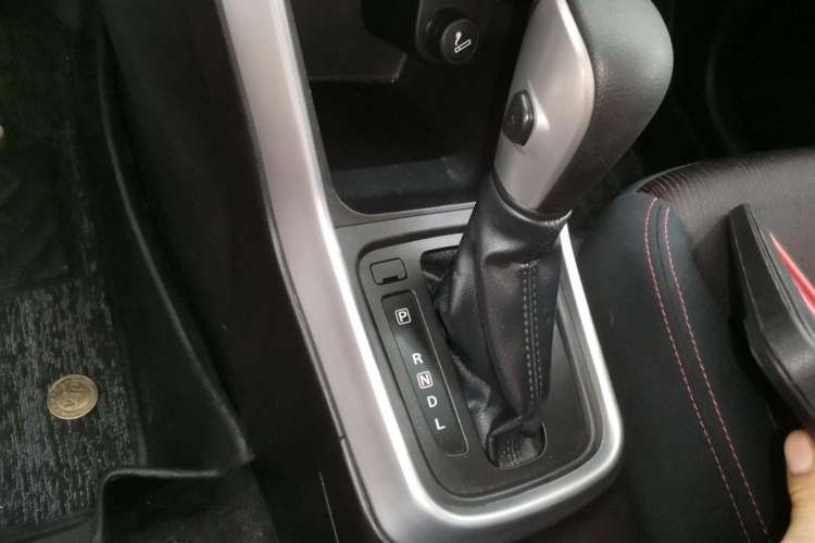 Used Suzuki S-Cross 2015 1.6L CVT Two-Wheel Drive Entry-Level Trim