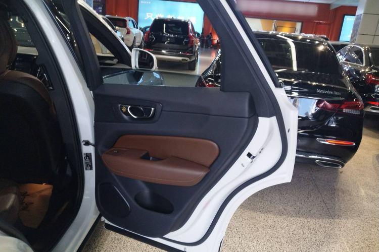 Used Volvo XC60 2023 B5 4x4 Smart Luxury Edition
