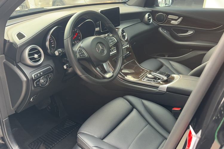 Used Mercedes-Benz GLC 2019 Facelift GLC 260 L 4MATIC Luxury Model Interior 1