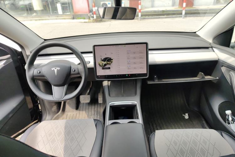 Used Tesla Model Y 2023 Rear-Wheel-Drive Version Center Console