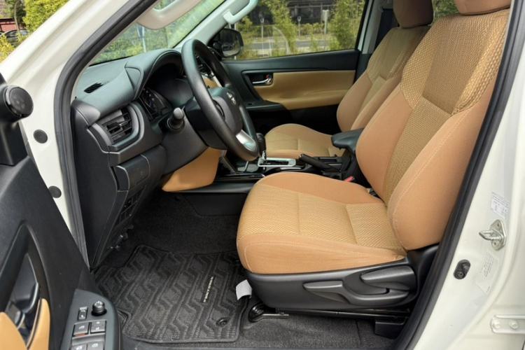 Used Toyota Fortuner 2016 2.7L Middle East Version Interior 6