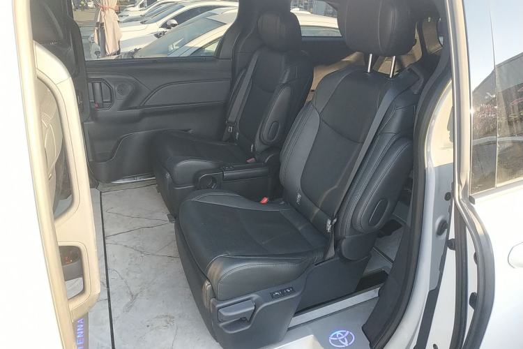 Used Toyota Sienna 2024 2.5L Hybrid Four-Wheel Drive Prestige Edition