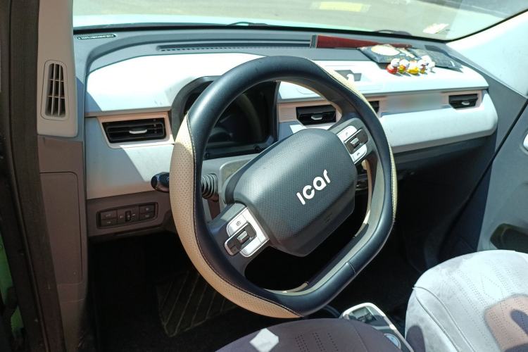 Used Chery QQ Ice Cream 2022 170km Sundae Phosphate Lithium-Ion Center Console