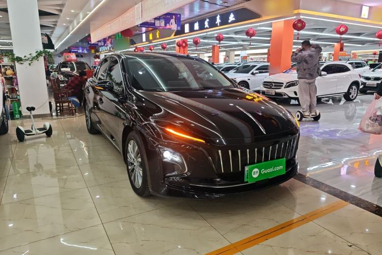 Used Hongqi E-QM5 2024 610 km PLUS Front Right 45 Deg