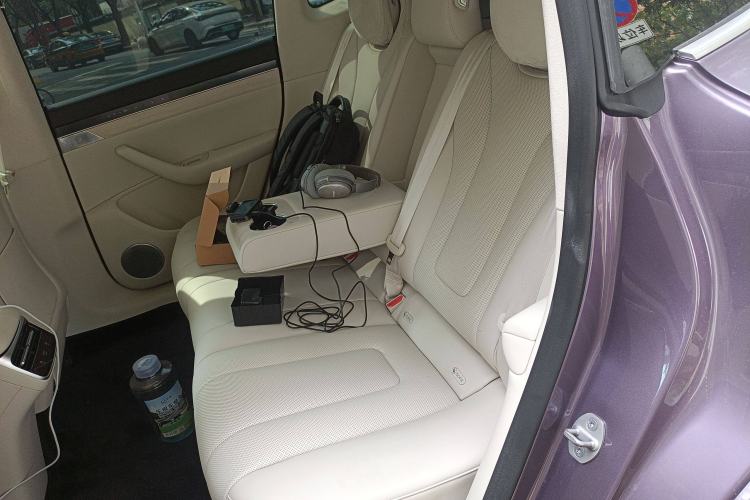 Used Hima Luxeed R7 2024 All-Electric 736 km Ultra Left Rear Seat