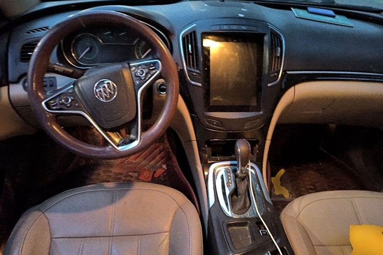 Used Buick Regal 2014 2.0L Elite Fashion Edition Center Console