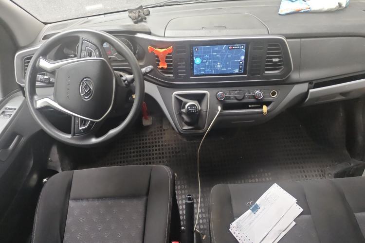 Used SAIC MAXUS Xintu V80 2025 Value Edition Aoyuntong 2.0T Manual Long Wheelbase Mid-Height Design 127 Ps 6/7/9-Seater
