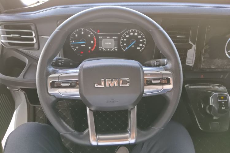 Used JMC Fushun 2023 2.0T Automatic Short-Wheelbase Mid-Top Commercial Multi-Purpose 6-Seater Passenger Vehicle