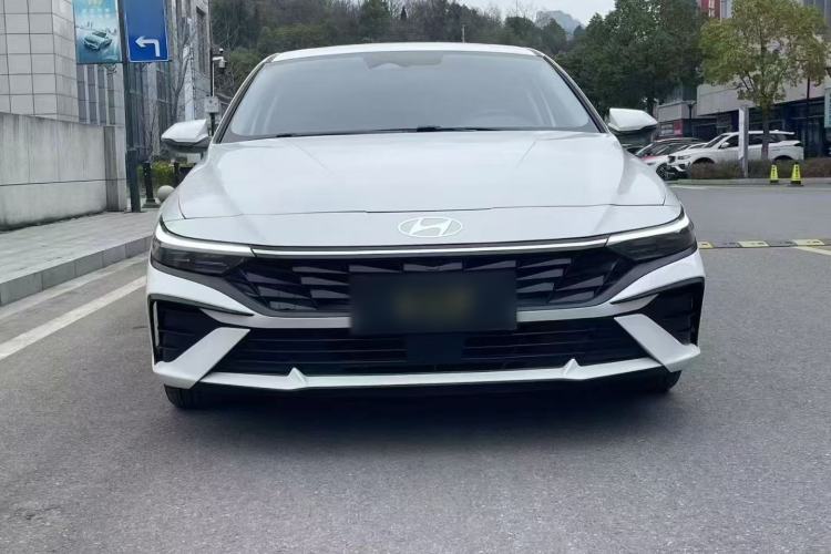 Used Hyundai Elantra 2023 1.5L CVT LUX Prestige Edition
