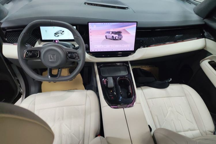 Used Zeekr 009 2024 Six-Seat Executive Version 4WD 108 kWh
