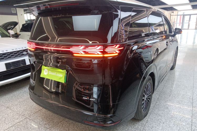 Used Denza D9 2022 DM-i 970 Four-Wheel Drive Flagship Model
