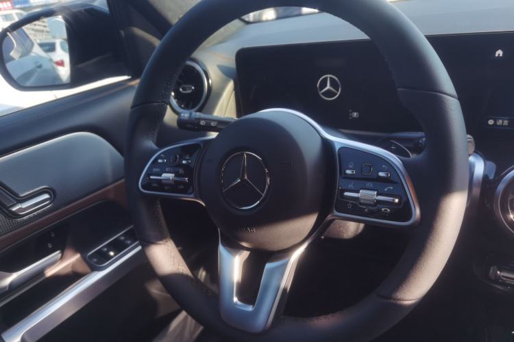 Used Mercedes-Benz GLB 2022 Second Facelift GLB 200 Fashion Edition Steering Wheel