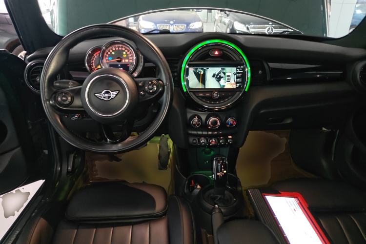 Used MINI 2018 1.5T COOPER Classic Edition Five-Door Version Center Console