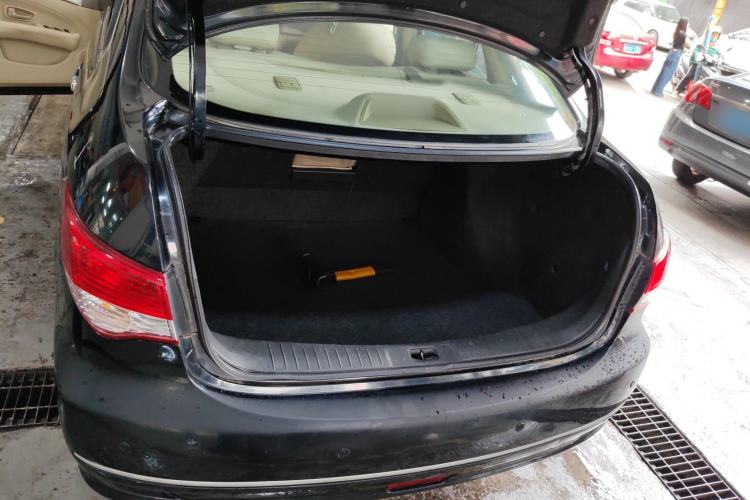 Used Nissan Sylphy 2012 Classic 1.6XE Automatic Comfort Edition Trunk