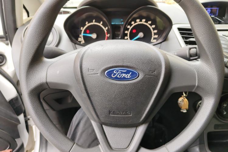 Used Ford Fiesta 2013 Sedan 1.5L Manual Fashion Edition Steering Wheel