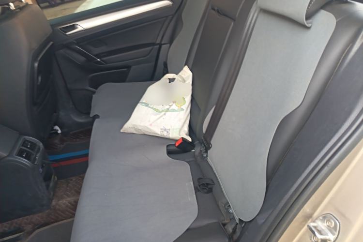 Used Volkswagen Golf Sportsvan 2019 280TSI Automatic Sentinel Model China VI Standard Left Rear Seat