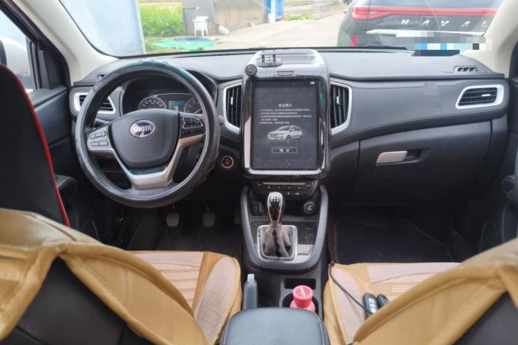 Used SWM X7 2016 1.8L Manual Luxury Edition 7 Seats Center Console