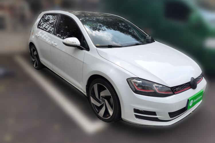 Used Volkswagen Golf 2016 230TSI Automatic Comfort Version Front Right 45 Deg