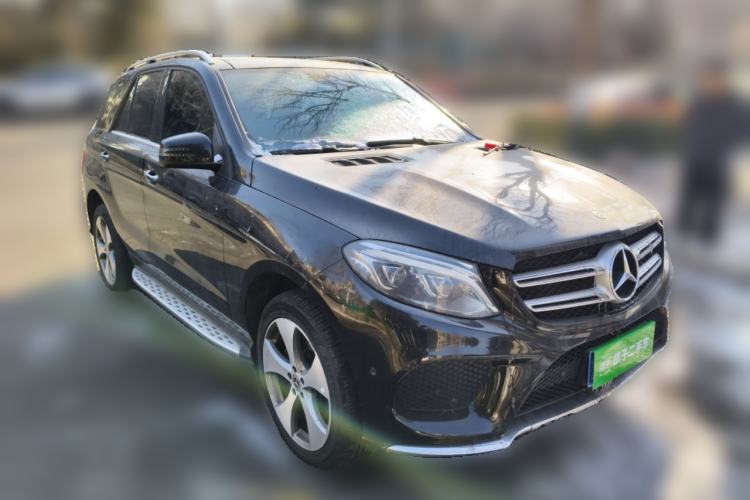 Used Mercedes-Benz GLE 2018 GLE 320 4MATIC Luxury Collection Edition Front Right 45 Deg