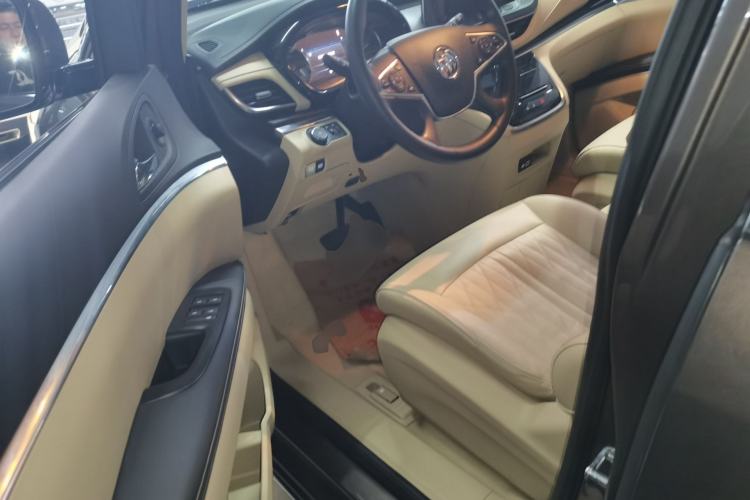 Used Buick GL8 2023 Facelifted Land Cruiser Executive Luxury Version Left Front Seat