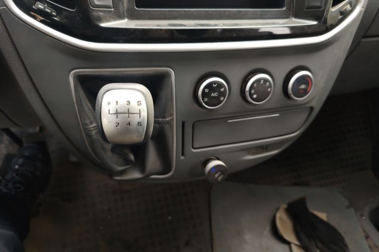 Used SAIC MAXUS Xintu V80 2019 2.5T Classic Edition 6-Speed Manual – Aoyuntong Short Wheelbase Mid-Height Design 5/6 Seats