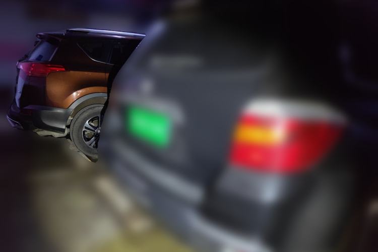 Used Toyota Highlander 2011 2.7L Two-Wheel Drive 7-Seater Luxury Edition Rear