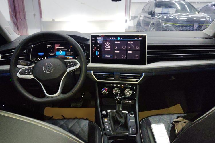 Used Volkswagen Sagitar 2025 Revised Version Three 300TSI DSG Excellence Edition
