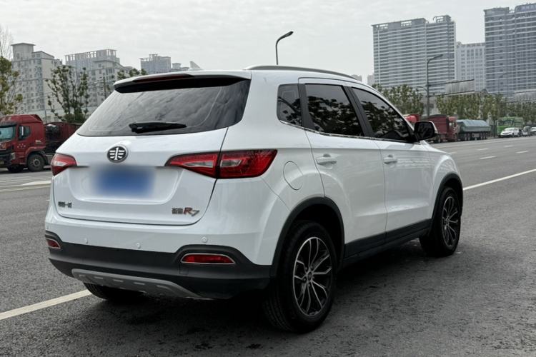 Used FAW Senya R7 2017 1.6L Manual Luxury Model Exterior 5