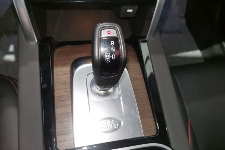 Used Land Rover Discovery Sport 2022 Revised Version 249 PS R-Dynamic S Performance Edition 5 Seats Gear Lever