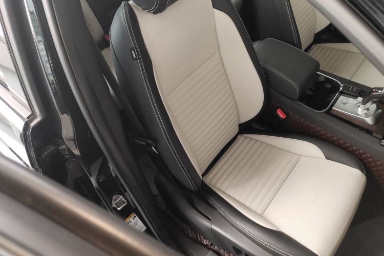 Used Land Rover Discovery Sport 2020 249 PS R-Dynamic Performance Edition Right Front Seat