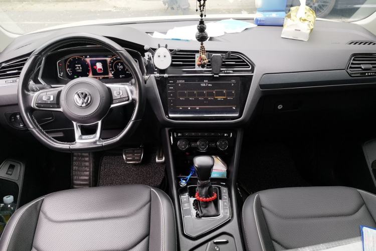 Used Volkswagen Tiguan L 2020 330TSI Automatic Two-Wheel Drive R-Line Flagship Version China VI Standard Center Console